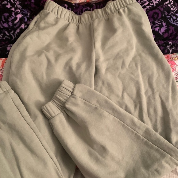 Brandy Melville Pants - Brandy Melville Rosa Sweatpants